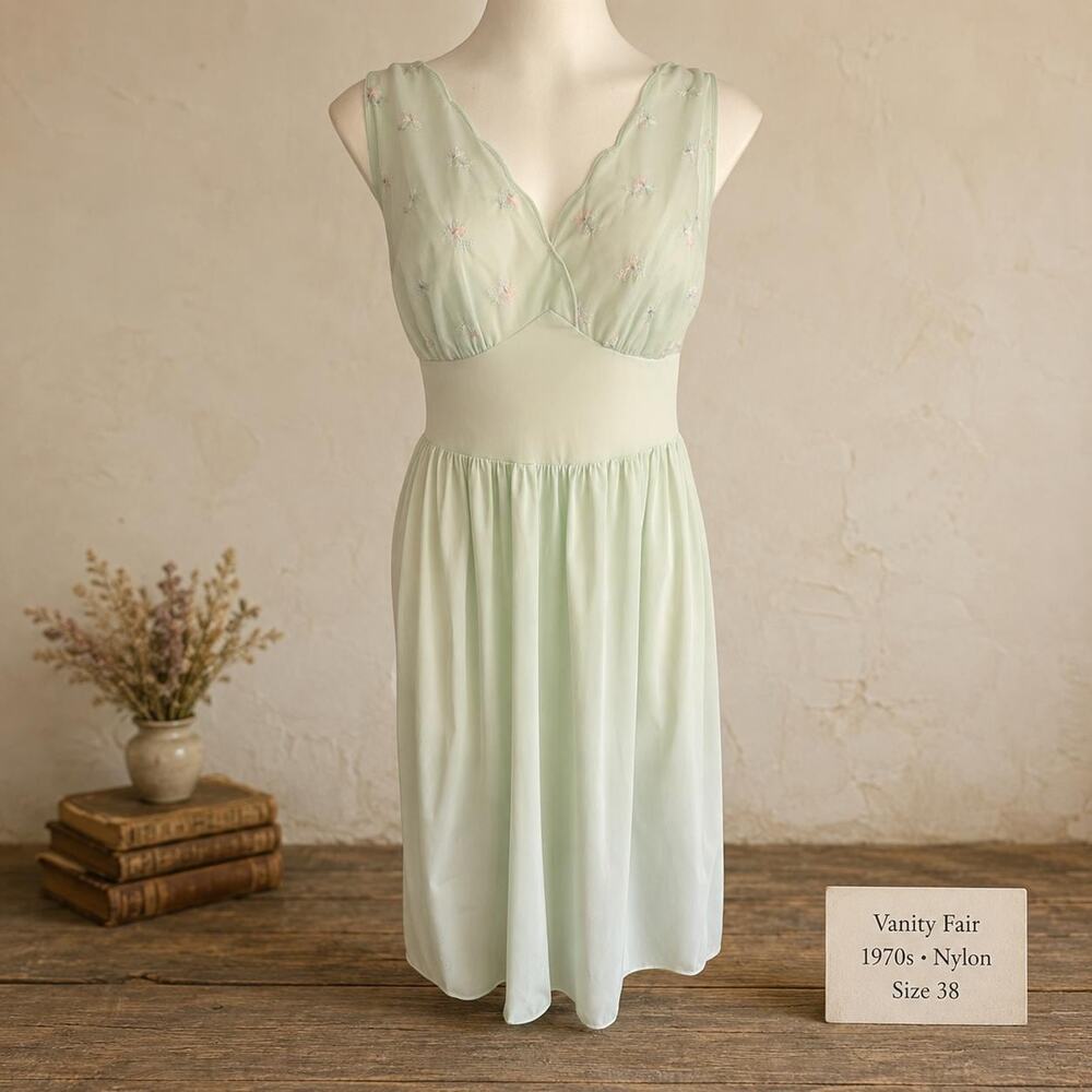 Vintage Vanity Fair Nightgown 1970s Mint Green Embroidered Floral Nylon Size 38